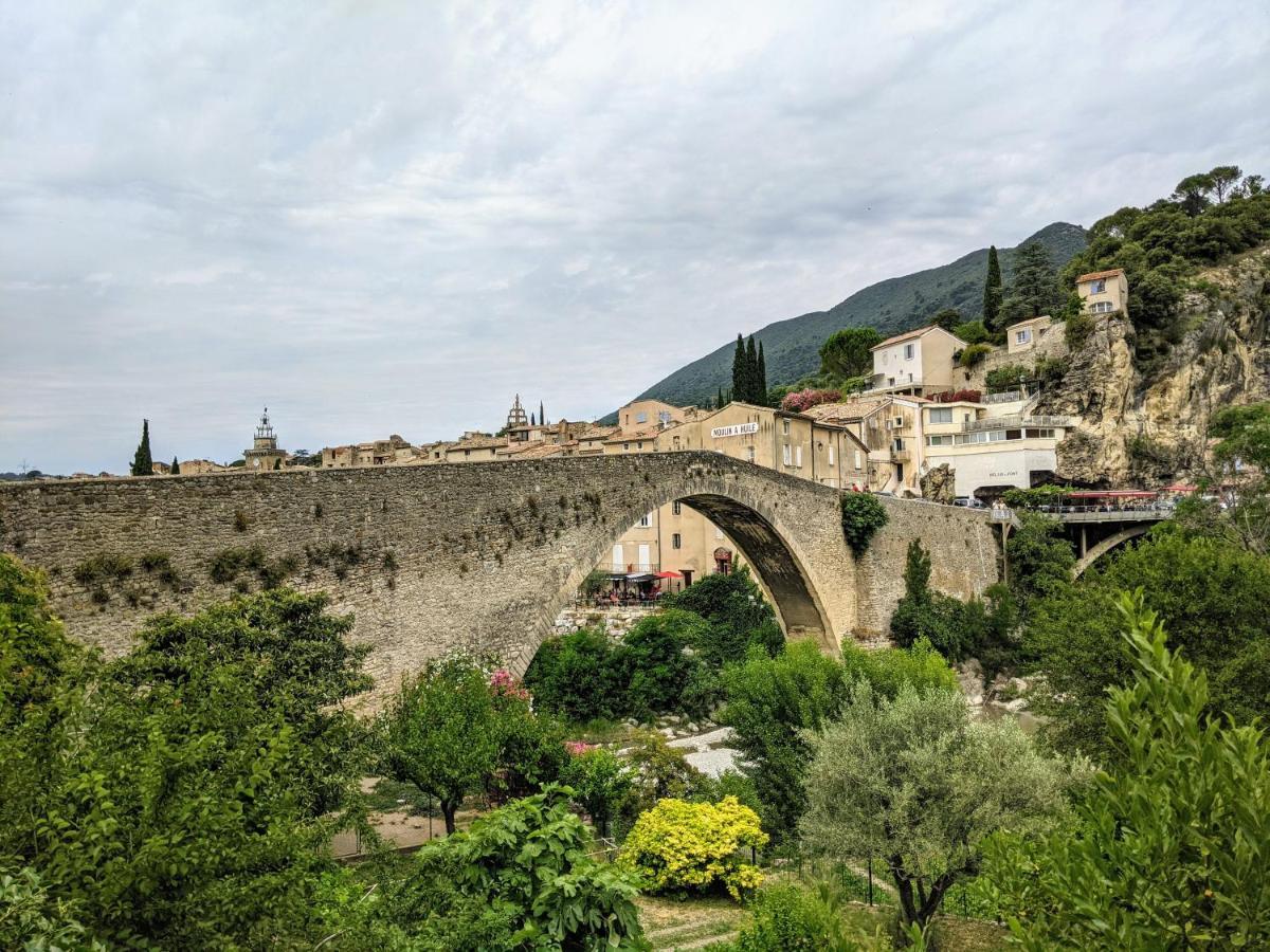Maisonnette Dans Domaine Avec Piscine A Nyons, Pays Des Olives Exterior foto
