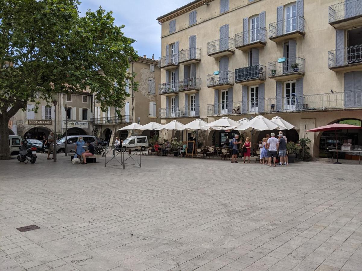 Maisonnette Dans Domaine Avec Piscine A Nyons, Pays Des Olives Exterior foto