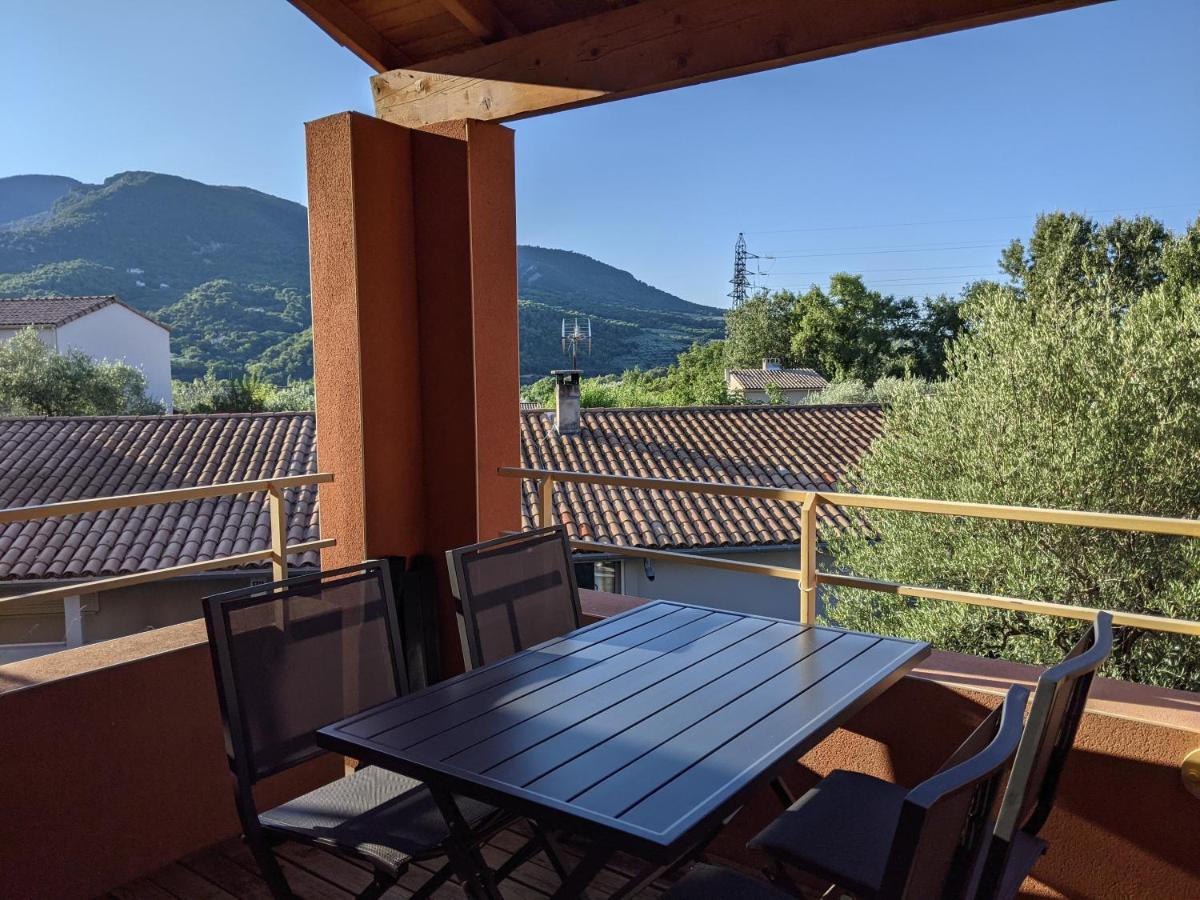 Maisonnette Dans Domaine Avec Piscine A Nyons, Pays Des Olives Exterior foto