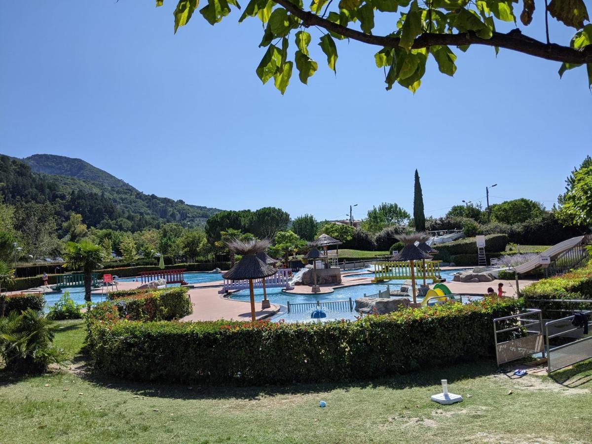 Maisonnette Dans Domaine Avec Piscine A Nyons, Pays Des Olives Exterior foto