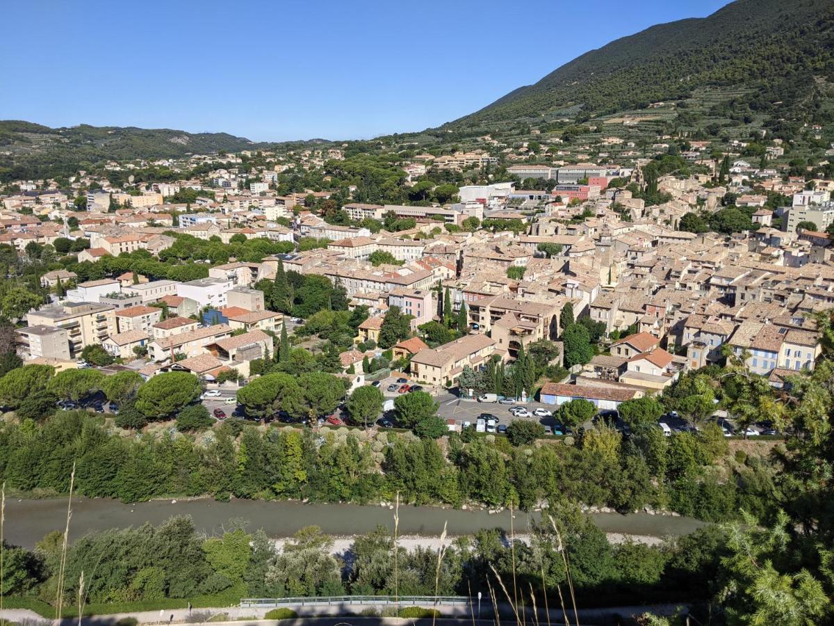 Maisonnette Dans Domaine Avec Piscine A Nyons, Pays Des Olives Exterior foto